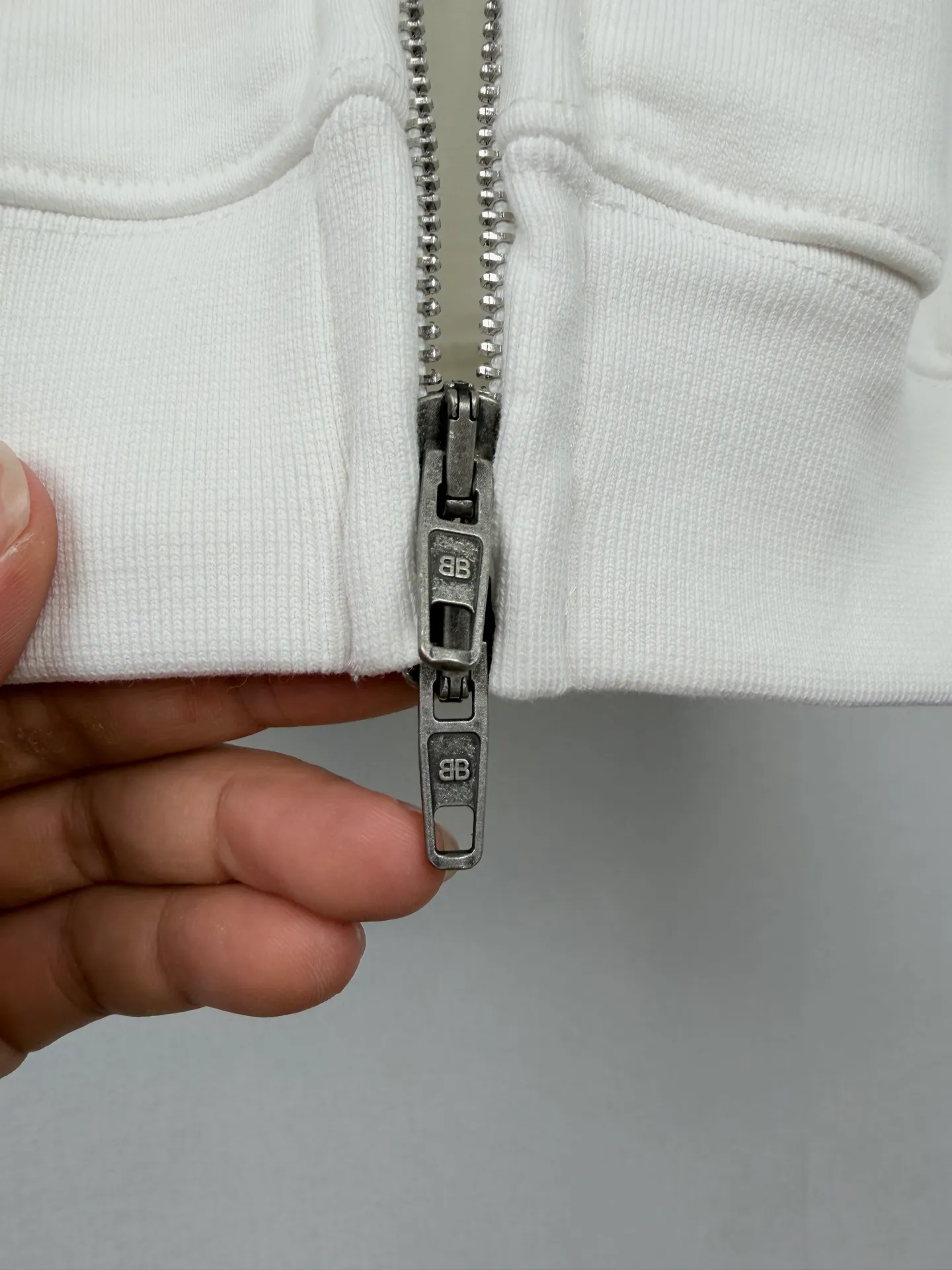 BALENCIAGA / Balenciaga 26FW Bodies printed logo hooded sweatshirt jacket Authentic 10300 purchased and developed, 420g double-ply terry sweatshirt material, matching ribs, glue printing, fabric enzyme washing, customized 1:1 zipper, customized 1:1 hanging, customized 1:1 rope, customized 1:1 trademark, fitted version Size: S M L XL